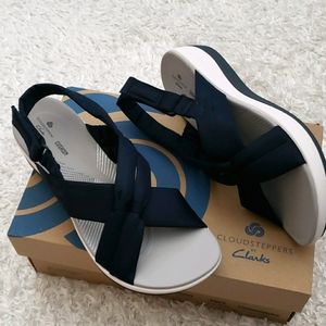 NWT Clarks Cloud Stepper Sandals